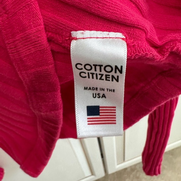 COTTON CITIZEN The Capri Crop Cardigan in Fuchsia (22) - Picture 4 of 6